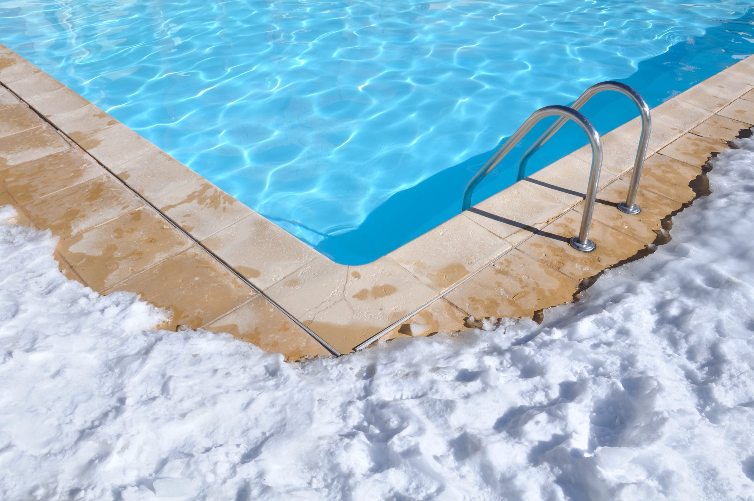 A Pool Phone in Winter ?